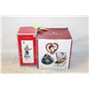 Image 1 : 2 ELVIS HEIRLOOM VINTAGE ORNAMENT FIGURINES IN BOX