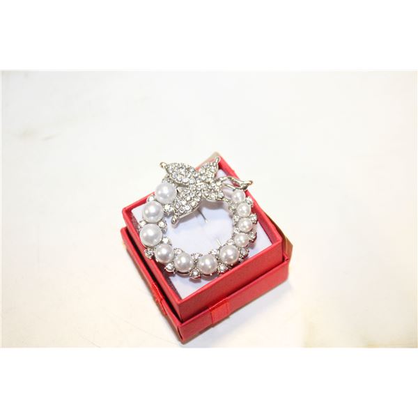 NEW GP BUTTERFLY BROOCH, SCARF PIN SPARKLING