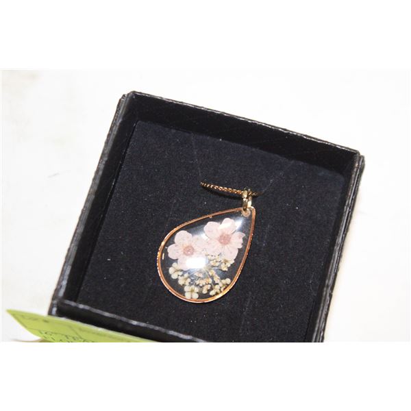 16” TEARDROP PRESSED DRYED FLORAL