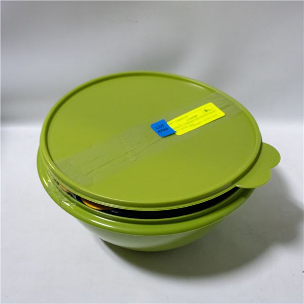 8 PIECE TUPPERWARE MIXING BOWL SET WITH LIDS