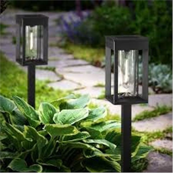 NEW 4 PACK OF NATURALLY SOLAR PATHWAY LIGHTS