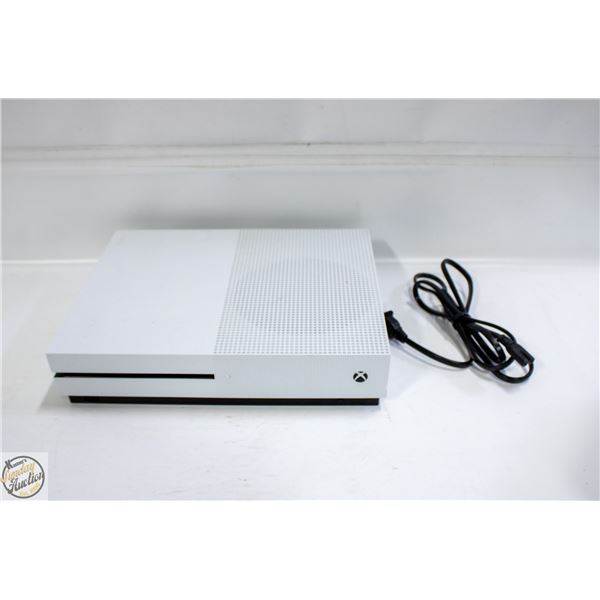 XBOX 1 S GAMING CONSOLE WITH DISK INTAKE