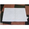 Image 1 : TOWN & COUNTRY NON SLIP BATH MAT WHITE - 24 X 36"