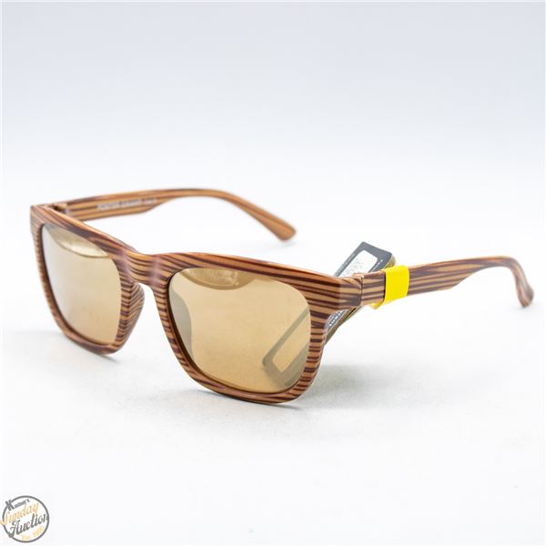 PAIR OF SUNGLASSES