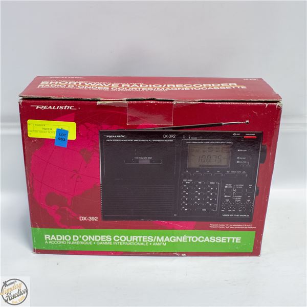 REALISTIC SHORT WAVE RADIO W BOX