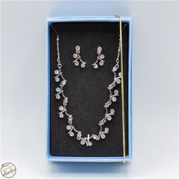 DENVER HAYES EARRING AND NECKLACE SET