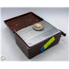 Image 1 : VINTAGE PORTABLE RADIO