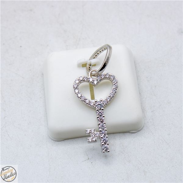 NEW SILVER PLATED HEART KEY SHAPED PENDANT
