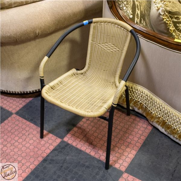 WICKER LAWN CHAIR