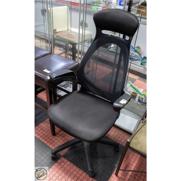 BLACK MESH BACK COMPUTER CHAIR