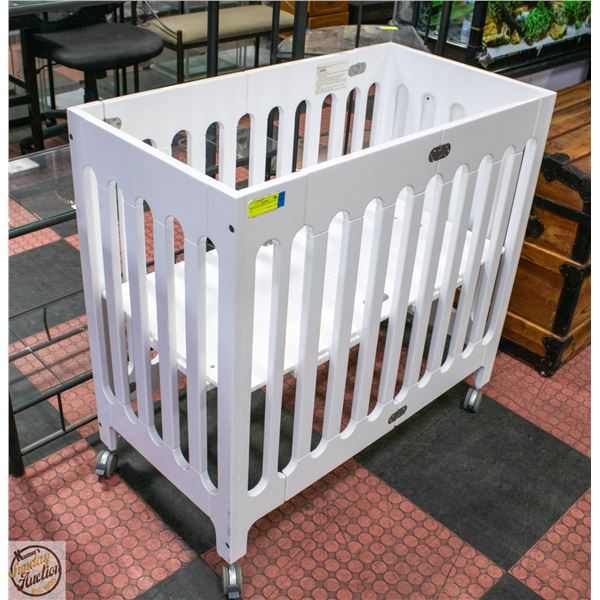 WHITE COLLAPSIBLE CRIB 37" X 19" X 3'