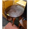 Image 1 : END TABLE 23"X28"X21"