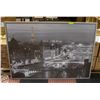 Image 1 : LARGE BLACK AND WHITE PARIS SKYLINE/CANAL