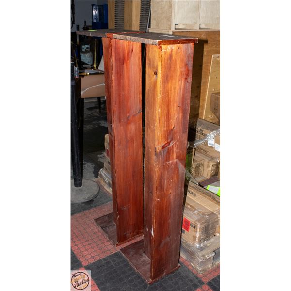 SET OF 2 WOOD PLANT STAND PEDESTALS/