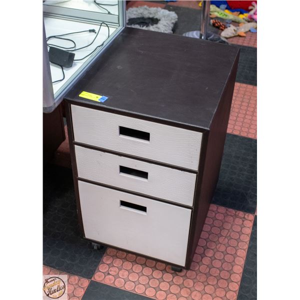 MOBILE CABINET WITH 3 DRAWERS H-26" W-16" L-18.5"