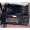 Image 1 : MASTERCHEF MICROWAVE 10" X 12" X 17" (NEEDS CLEAN)