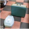 Image 1 : VINTAGE TEAL HAIR DRYER & SUITCASE