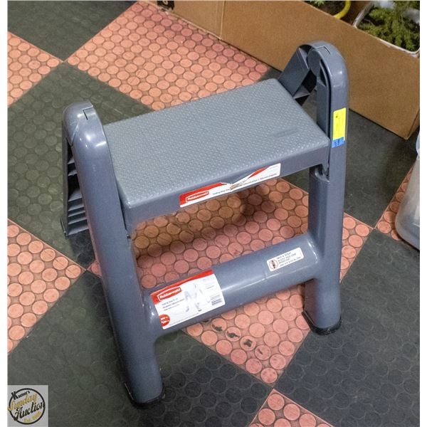 RUBBERMAID FOLDING 2-STEP LADDER 300LB CAPACITY