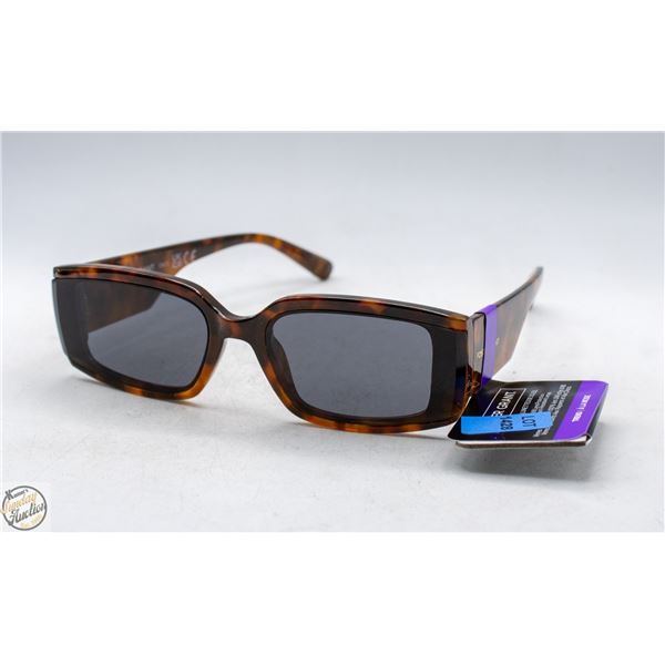 PAIR OF FOSTER GRANT SUNGLASSES