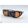 Image 1 : PAIR OF FOSTER GRANT SUNGLASSES