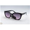Image 1 : PAIR OF FOSTER GRANT SUNGLASSES