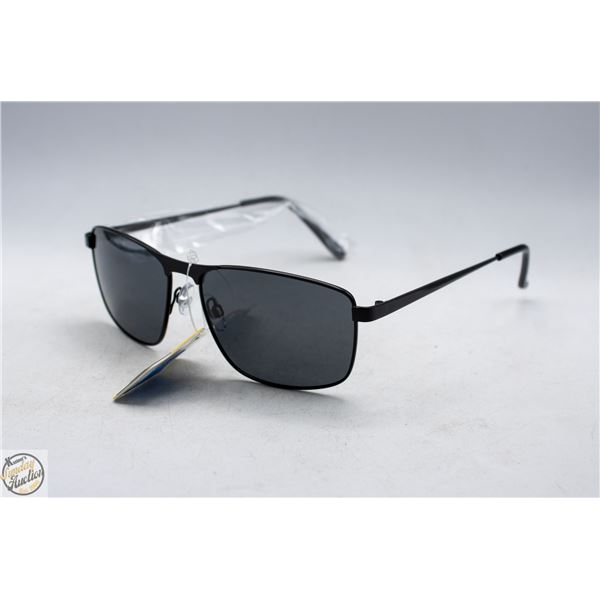 PAIR OF FOSTER GRANT SUNGLASSES