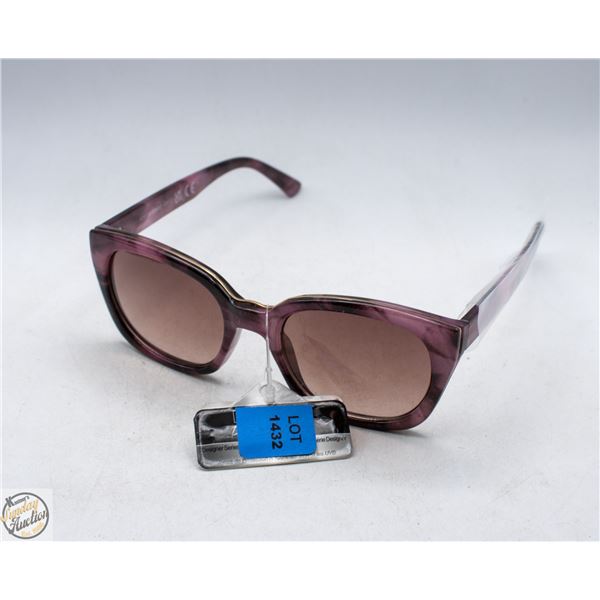PAIR OF FOSTER GRANT SUNGLASSES