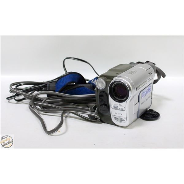 VINTAGE SONY HANDYCAM DIGITAL 8 VIDEO CAMERA