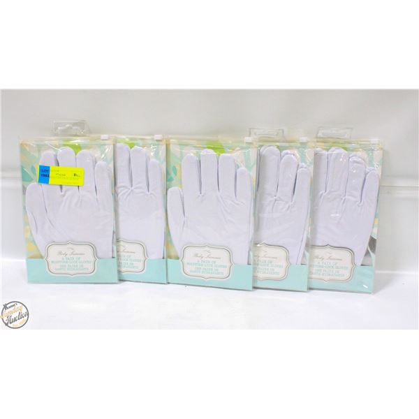 LOT OF MOISTURE-LOCK GLOVES