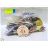 Image 1 : BAG OF VINTAGE ESTATE PINS AND BUTTONS
