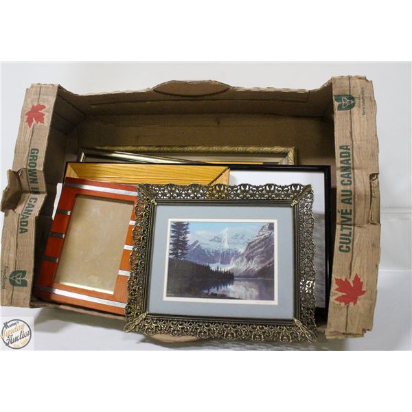 LOT OF PICTURES FRAMES