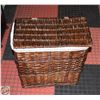 Image 1 : LARGE RATTAN LAUNDRY HAMPER