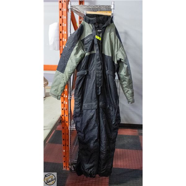 FIRST GEAR PREMIUM MOTORCYCLE THREO SUIT LARGE