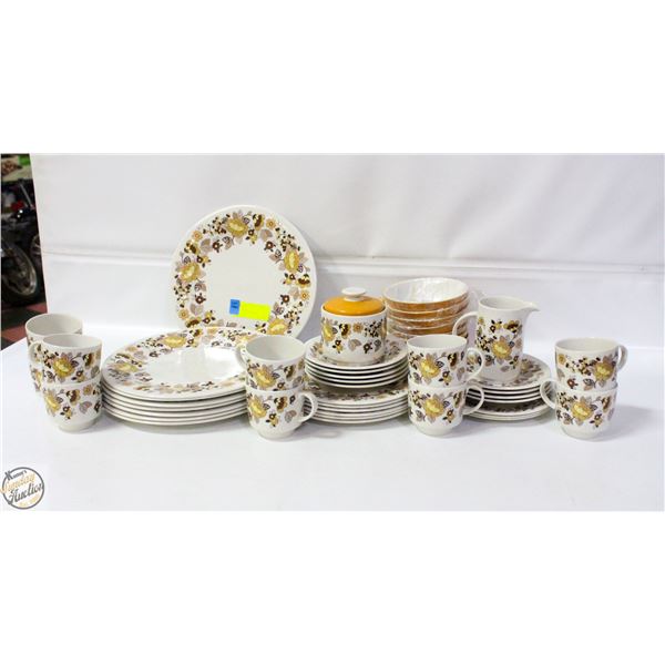 VINTAGE ROYAL DOULTON INDIAN SUMMER PLATES &