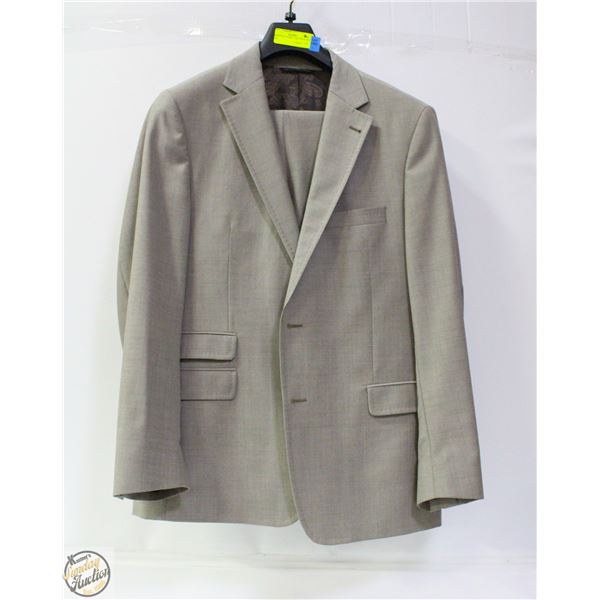 MENS SUIT JACKET AND PANTS SIZE 42R