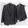 Image 1 : SUIT JACKET VEST AND PANTS VEST IS SIZE 43R