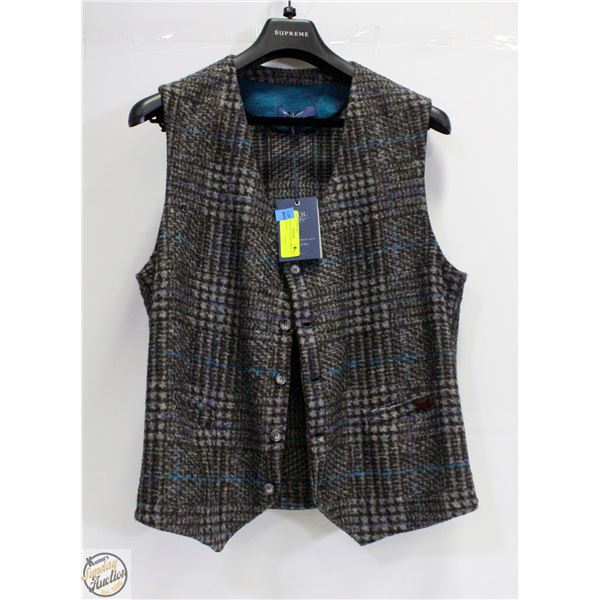 WOOL AND CO VEST 47% ACRYLIC VEST SIZE MED