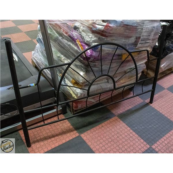 METAL HEADBOARD QUEEN SIZE