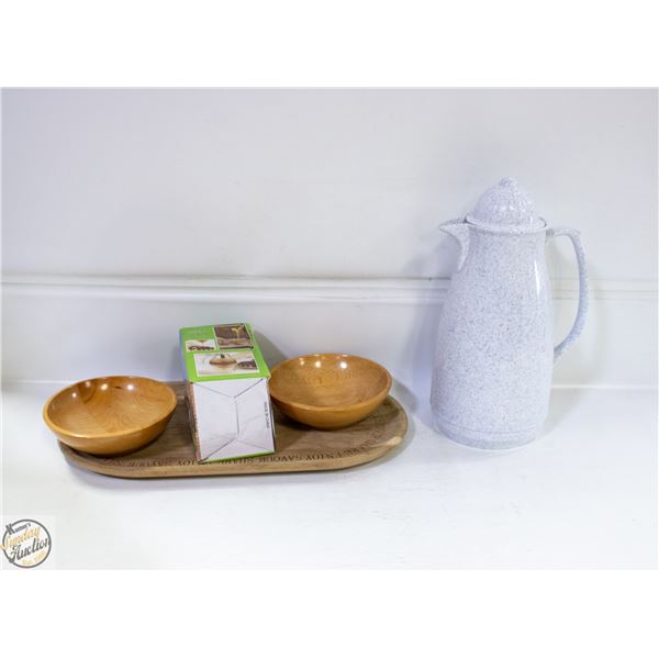 PAIR OF WOODEN BOWLS + WOODEN SERVING