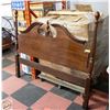 Image 1 : WOODEN HEADBOARD QUEEN SIZE