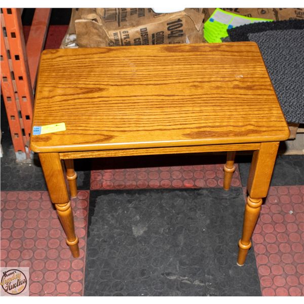 SMALL WOOD SIDE TABLE 21"X22"X14" (LEGS NEED TO BE