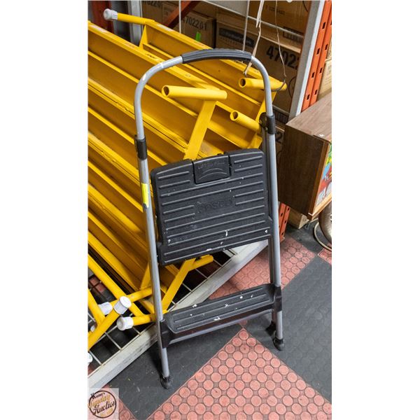 PLASTIC 2 STEP LADDER