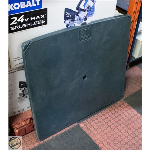 BLACK FOLDING CARD TABLE