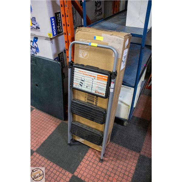 STEP LADDER