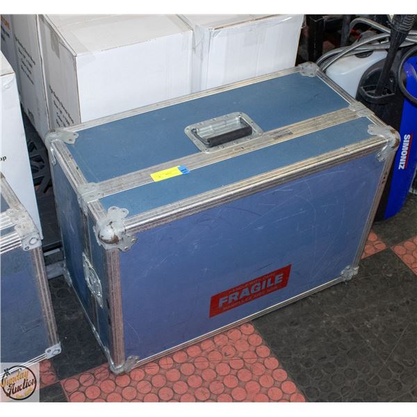 DURABLE SHIPPING CASE: H 13" W 18" L 27"