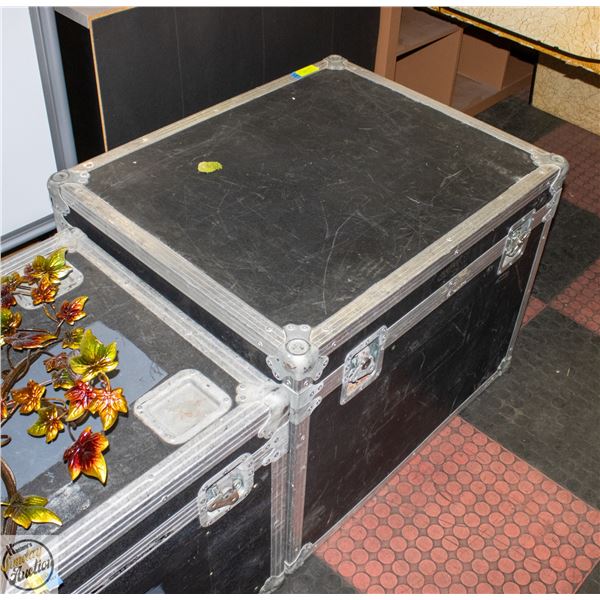 DURABLE SHIPPING CASE: H 24" W 24" L 30"