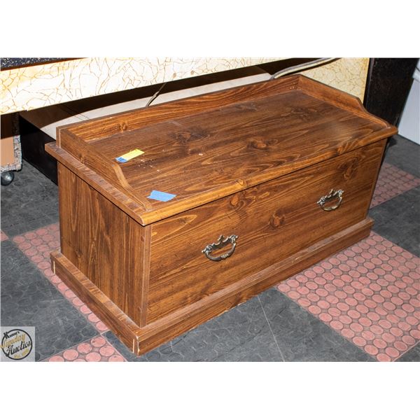 VINTAGE SMALL WOOD TRUNK
