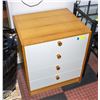 Image 1 : 4-DRAWER WHITE FRONT BEDSIDE TABLE H-27.5" W-20.5"