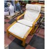 Image 1 : WHITE LAY BACK WOOD CHAIR WITH OTTOMAN