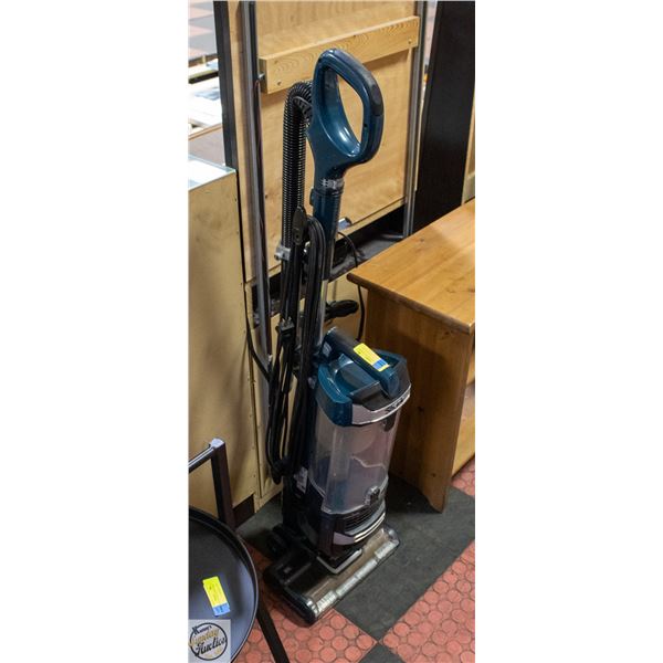 SHAR LIFT-AWAY SELF CLEANING VACUUM